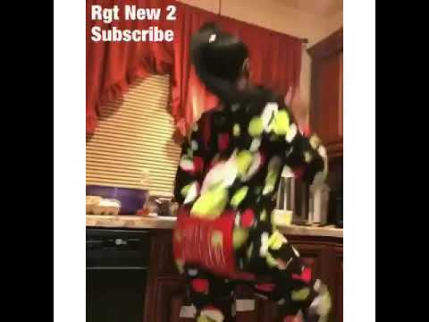 Jess Hilarious twerk for Christmas - YouTube.