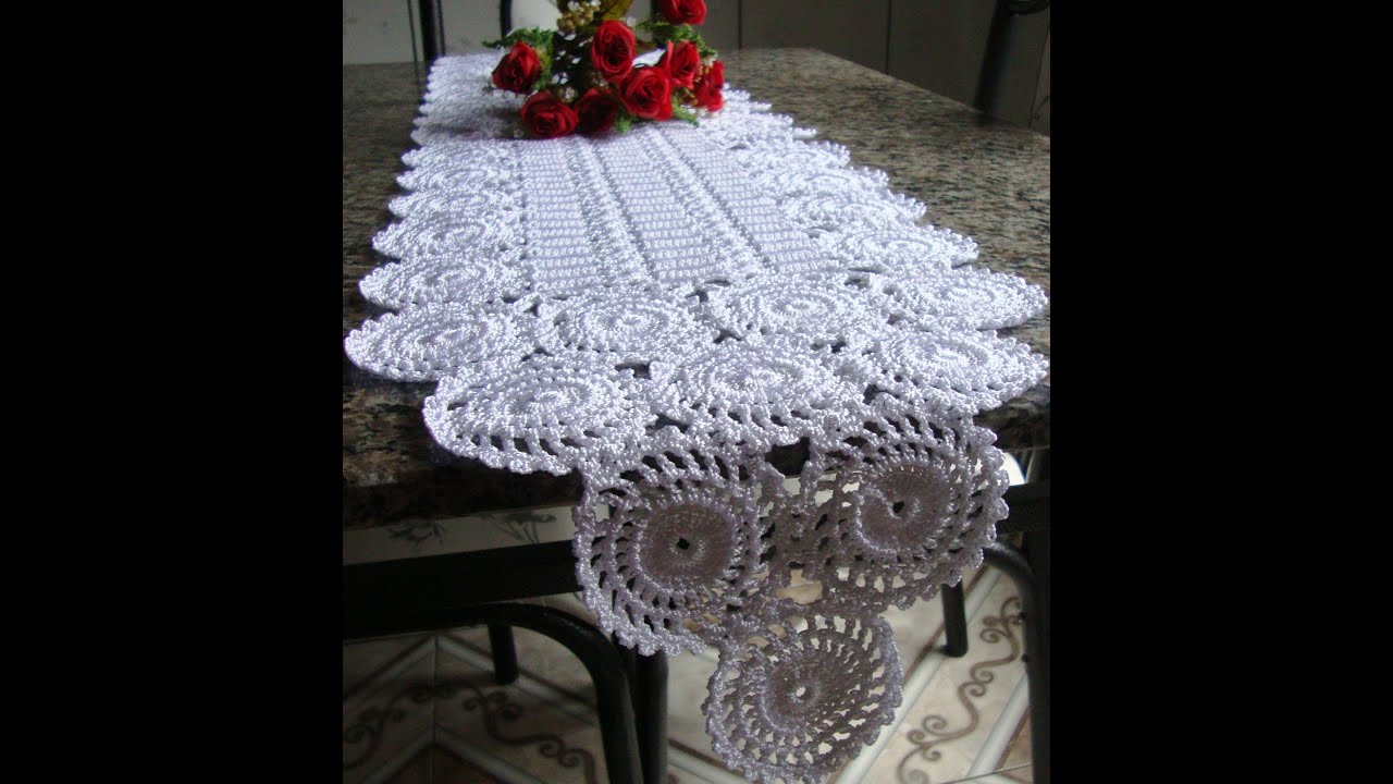 Caminho de mesa magnífico em crochê