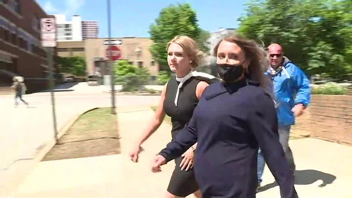 Jim Bob Duggar, Anna Dugger leave the courthouse a...