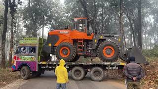 Develon SD300 Wheel Loader unloading