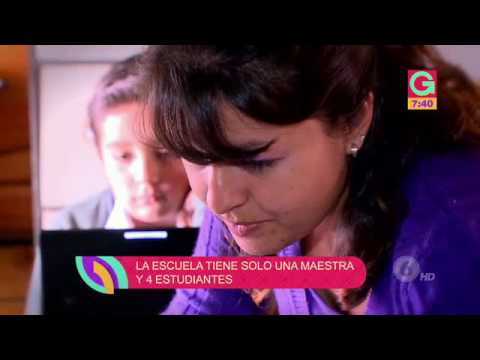 Grupo De Estudiantes Que Tienen Comida En Cantina De La