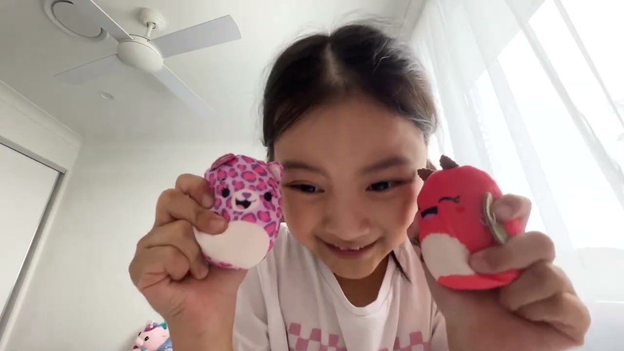 SQUISH MELLOWS! Ariana shows her favourite squish mellows |Ariana’s Crazy House