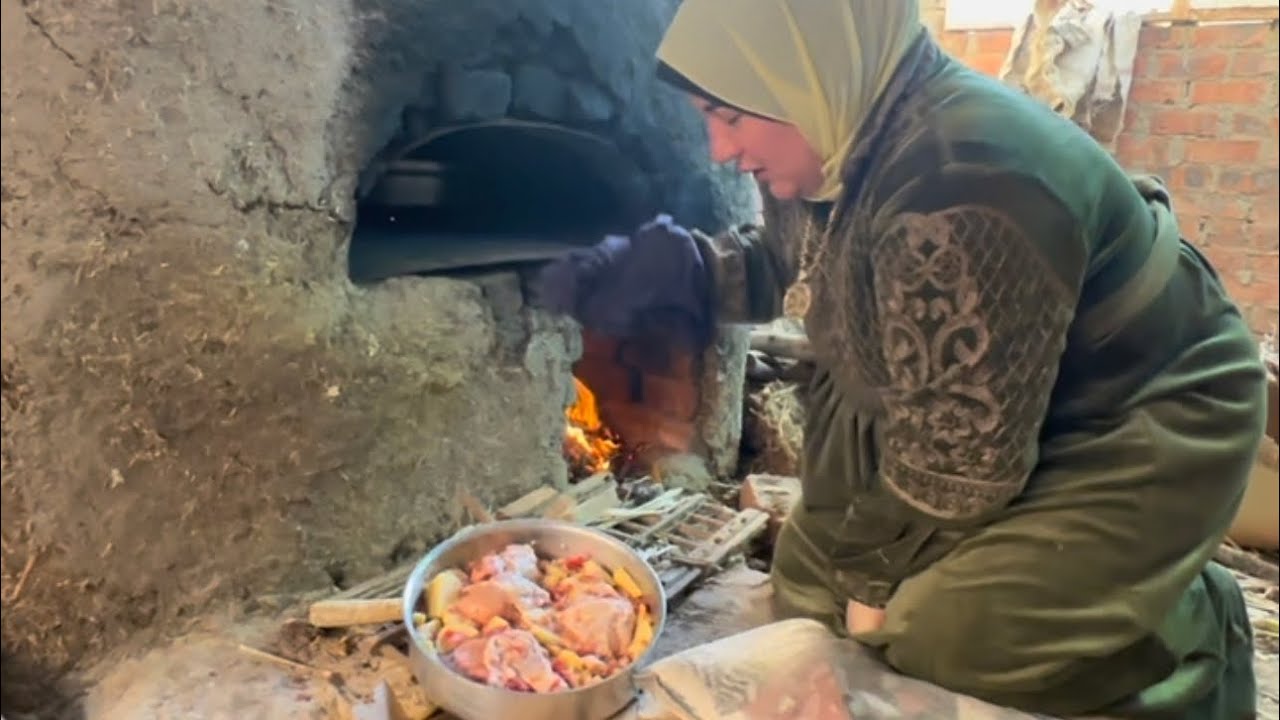 الي بندسو في القرن البلدي بعد الخبيز👌وبنت الجيران جابت المطرحة الصغير تتعلم عليها باخر رغيف في الخبز