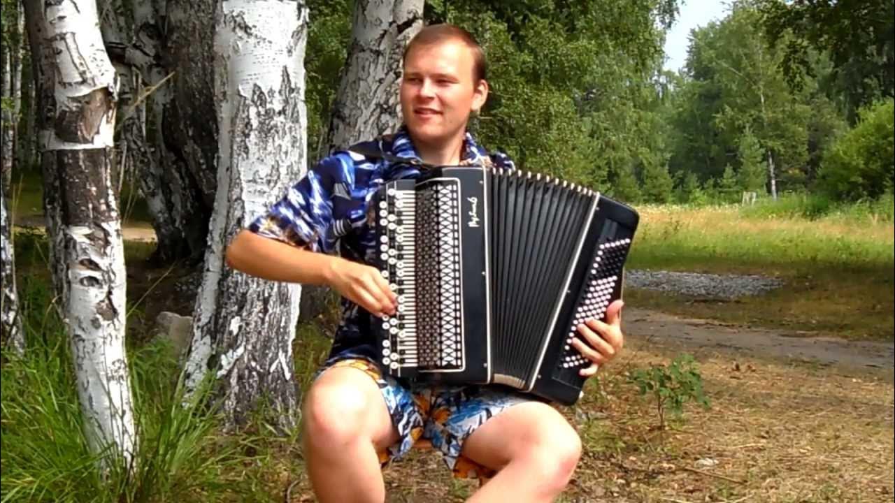 Которые играют на баяне. Лукашенко с баяном. Играет на аккордеоне. Баян для детей. Игра на аккордеоне.