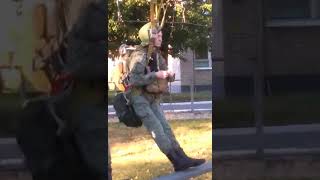 Прикол в полку. Устал малость солдатик ВДВ.😀 Прикол в полку. Устал малость солдатик ВДВ.😀