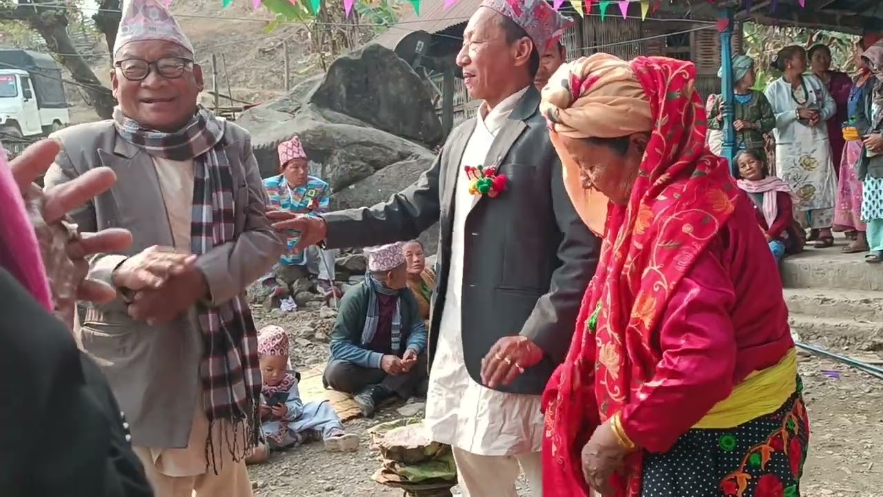 Hamro kirat dharma anusarko bibaha su sampanna vayo dajuko bibaha🙏🙏♥️