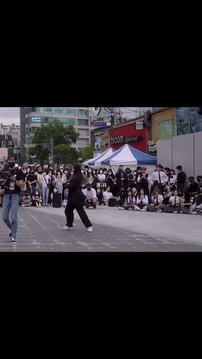 AB members reaction to Hyerim’s split drop kick during busking #artbeat