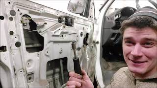 Снимаем боковое стекло Стеклоподъёмник Карту Ручки молдинги Nissan Vanette Cargo 2000 LD23