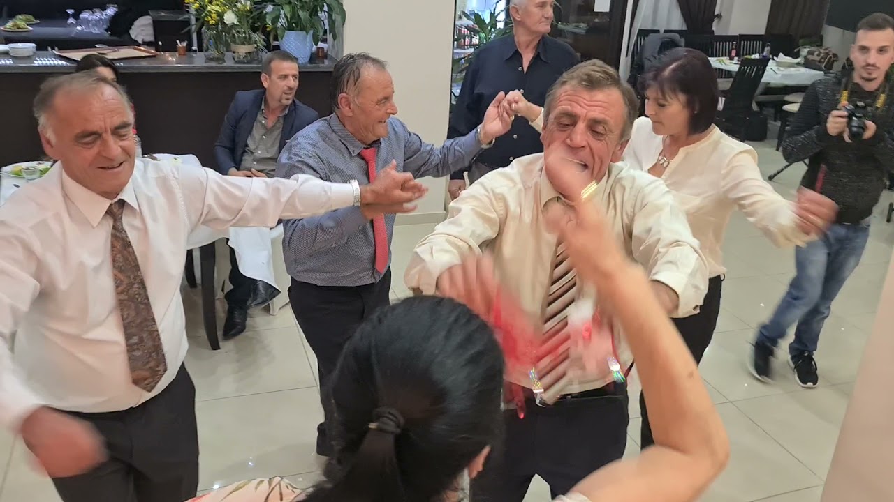 ASTRIT JAHO NE DITELINDJEN E VELLEZERVE BINJAK  Halim dhe Xhemo Jaho - 65 vjetori  RESTORANT SHABANI