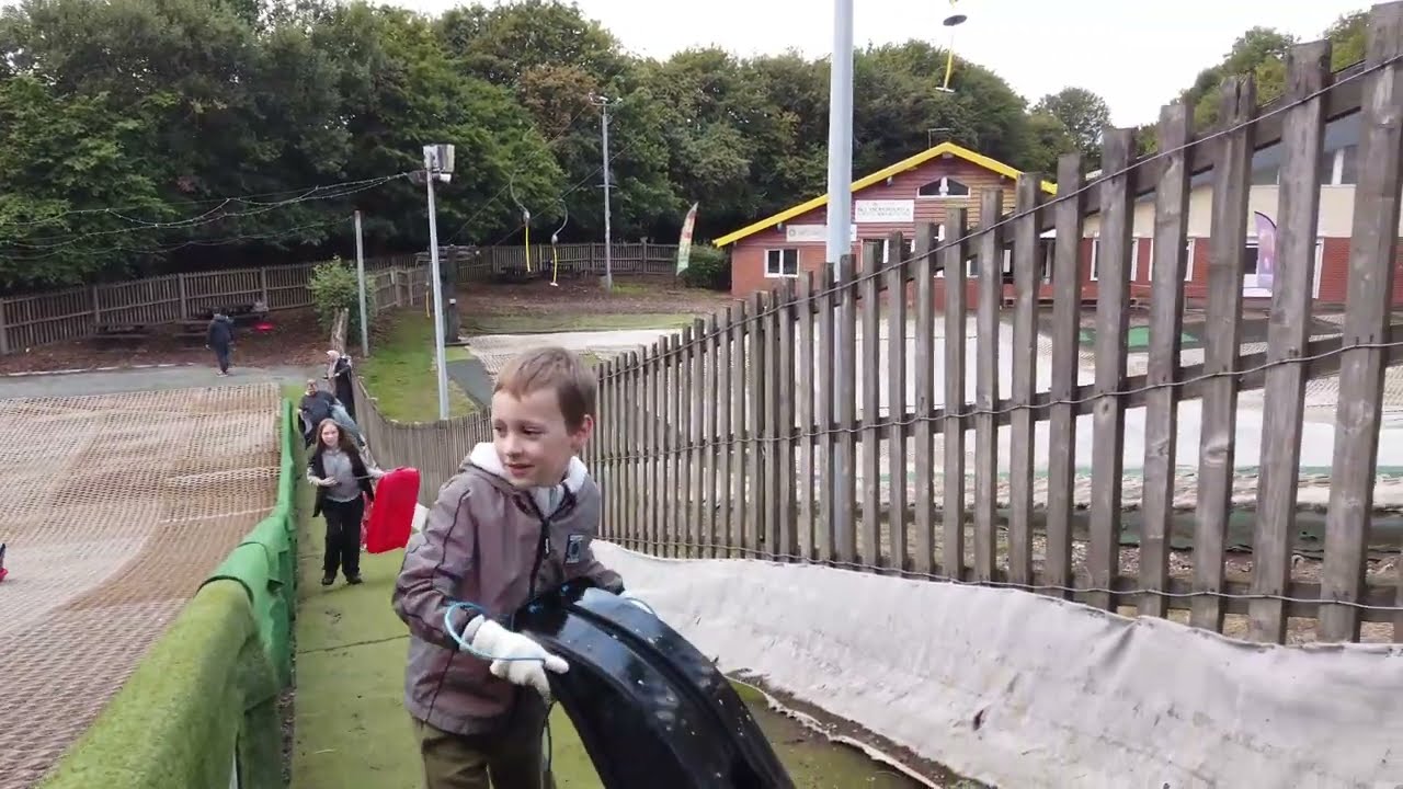 Набрали грибов, покатались на санках и все это в Англии 