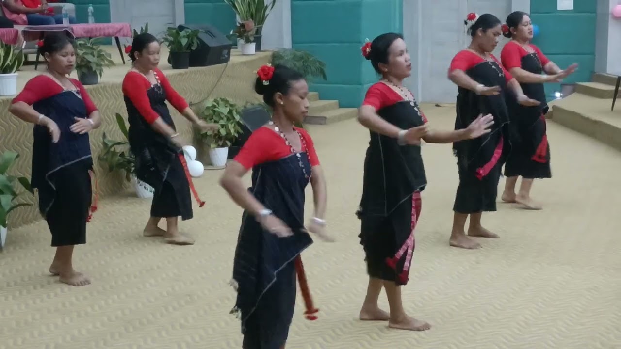 Ronghang family dance, at Rengbonghom auditorium hall, at Hamren