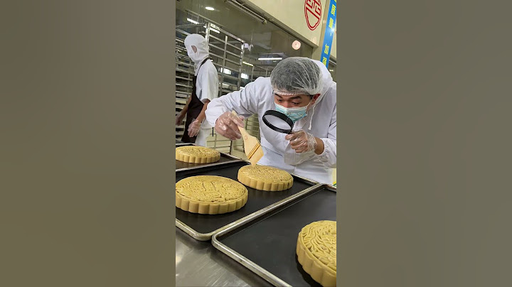 How Many Workers Are Slacking Off In The Mooncake Factory? #cake #mooncake #food