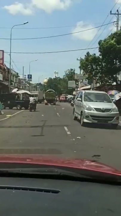 Angin puting beliung di sekitar eks pasar Banjarsari kota Pekalongan