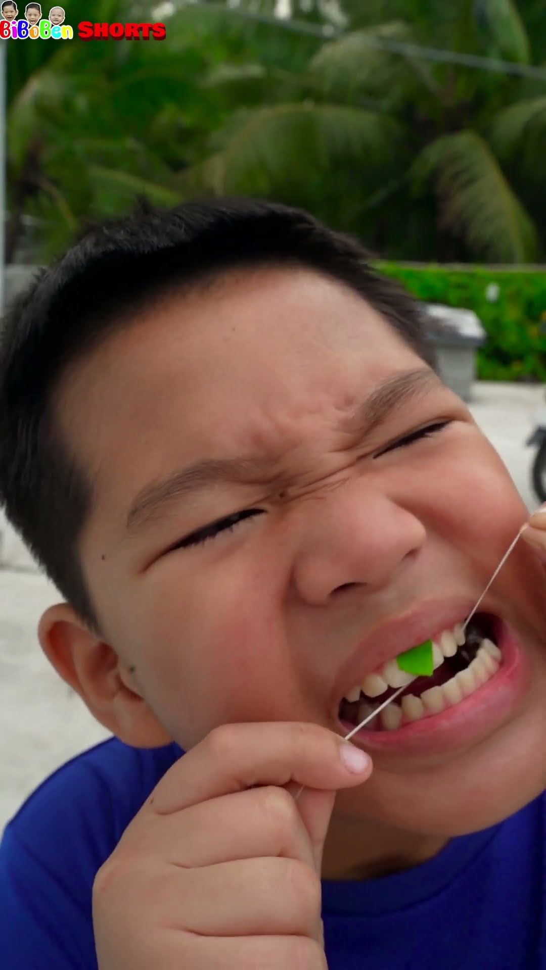 Funny video |  He is cleaning teeths ???