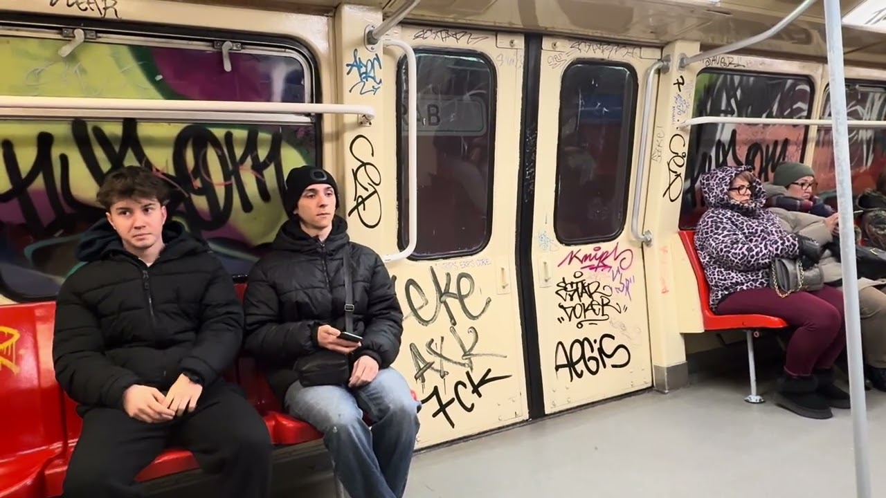 Călătorie cu un metrou Astra IVA BM1 pe M4 între stațiile Gara de Nord 2 și Grivița 