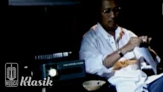 Ebiet G. Ade - Senandung Pucuk - Pucuk Pinus (Official Karaoke Video) chords