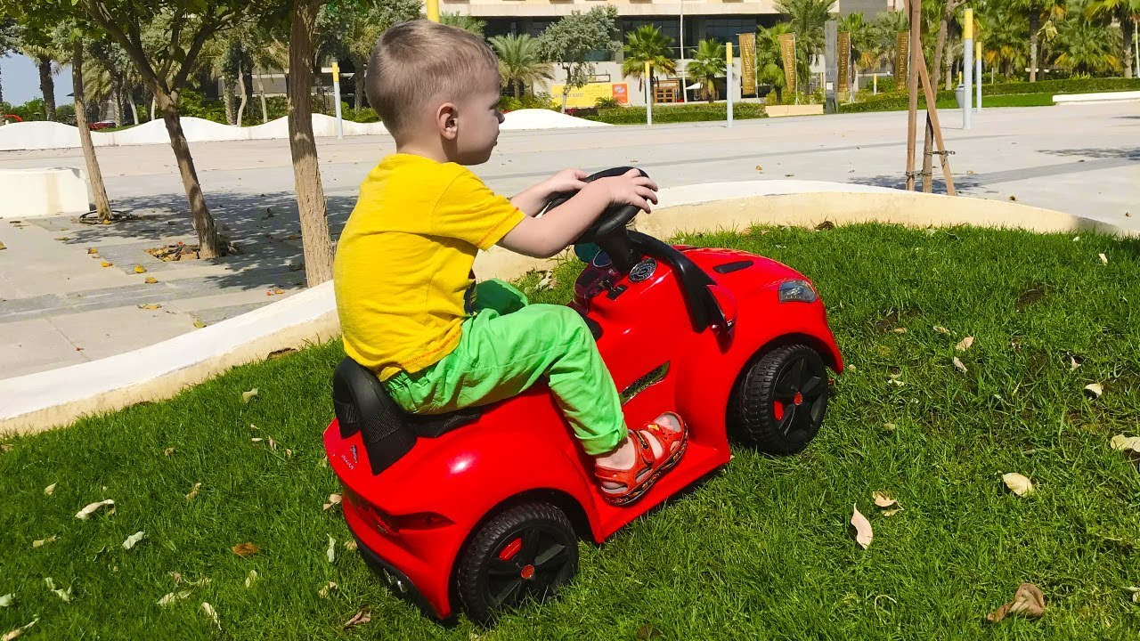 Max ride on the red car - YouTube