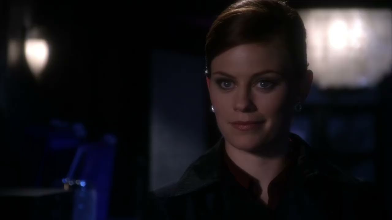 Smallville Season 8x04 Tess show the blue crystal to Clark