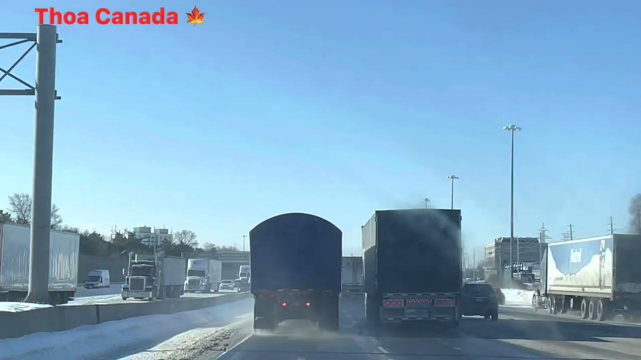 Highway 401 east Endless traffic jam Toronto Canada /Cảnh Kẹt xe dài vô tận của cao tốc Toronto .