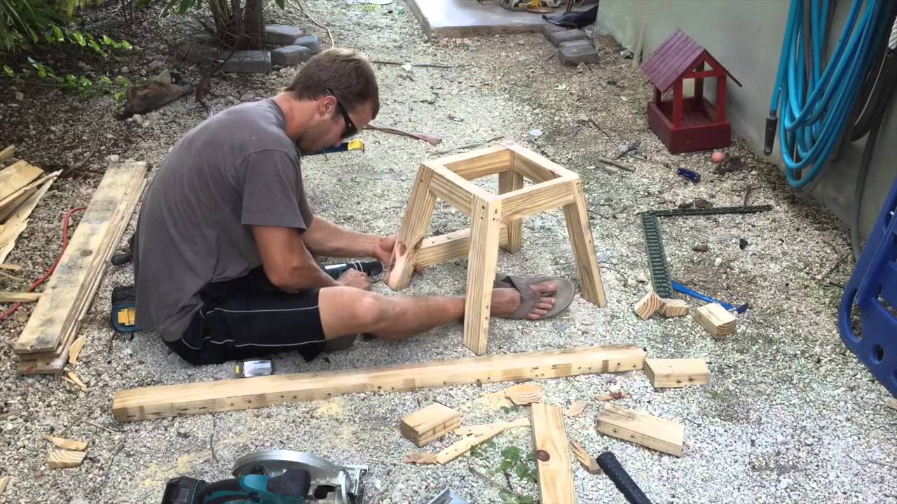 Building Dirtbike stand from pallet - YouTube