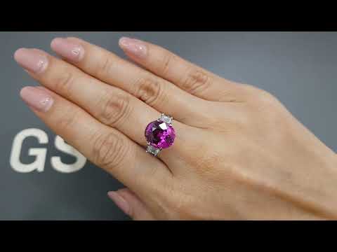 Vibrant pink rubellite 5.24 carats in oval cut, Africa Video  № 4