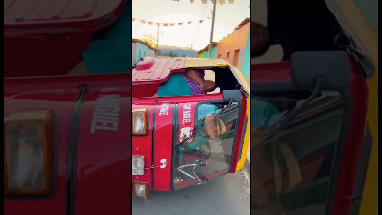 Mototaxi se voltea por peso 🥹👑#shortfeed #ytpk #comedia #comedy #funny #funnyshorts #funnyvideo