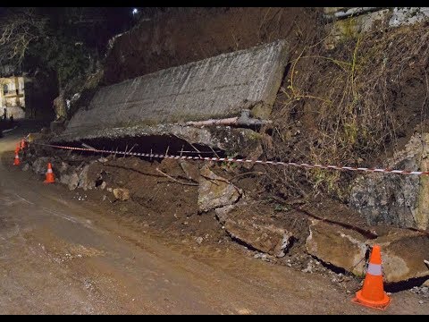 Τοιχίο έπεσε σε αυτοκίνητο στο Μεγάλο Χωριό (16.02.2019)