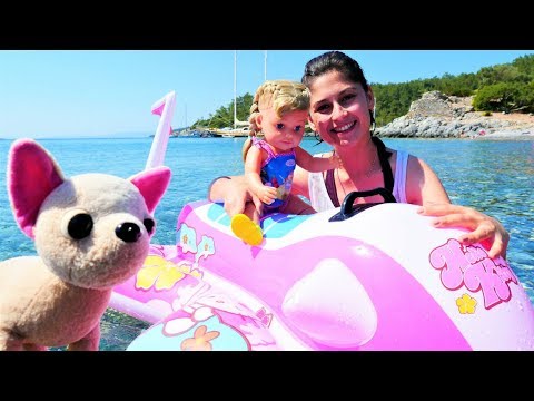 Ayşe, Gül ve Loli Jet skiye biniyorlar! Çocuk videoları. Anne ve bebek bakma oyunları