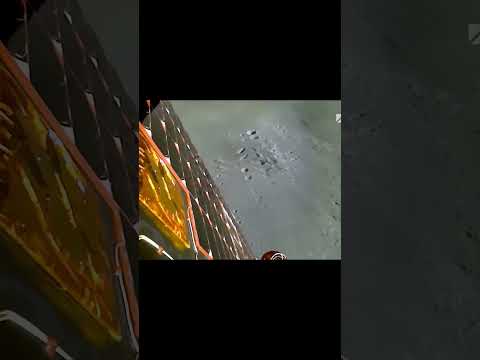 Индийский луноход Прагьян передал первое видео с поверхности Луны #shorts