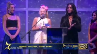 Jojo Siwa Cries On Stage At Awards Ceremony