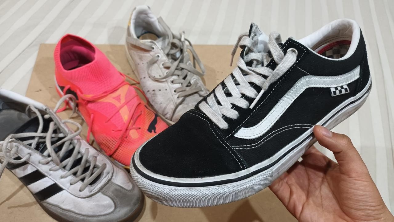 ASMR te enseño mi colección de TENIS (uno esta MUY MADREADO)