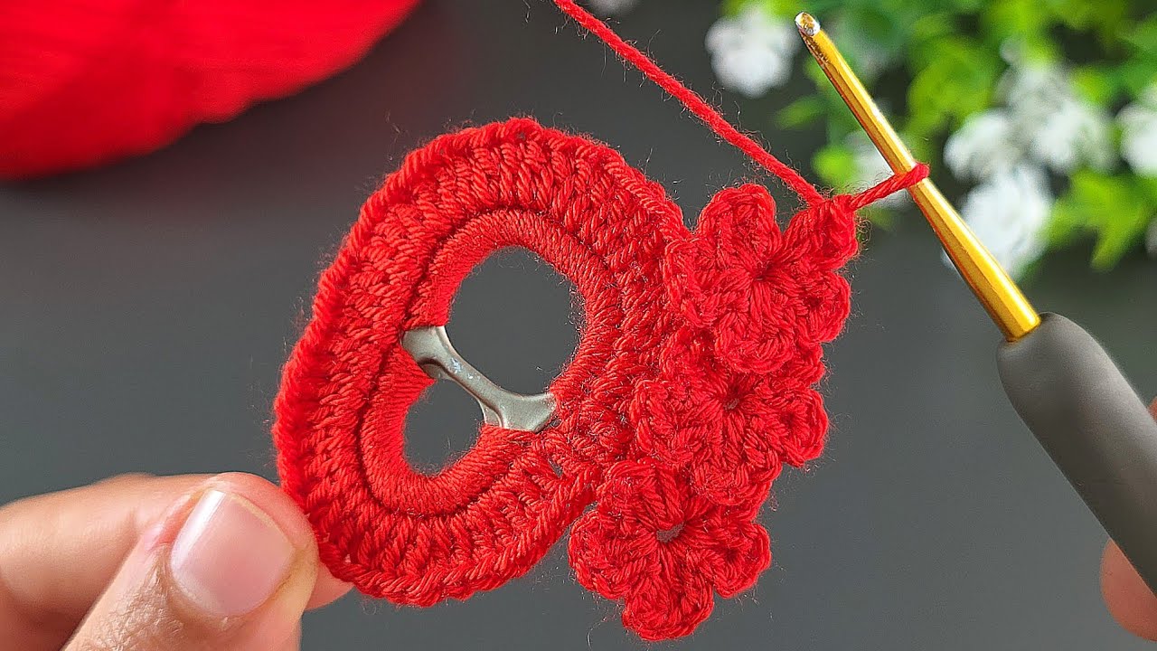 Wow!😱 I made 300 in one day and I sold them all!💰 Very Easy Crochet for sweet keychain 🎁 Gift idea.