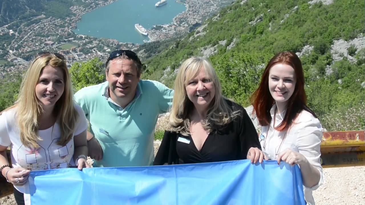 Twee handen op één buik - YouTube