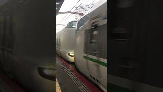 JR西日本大阪環状線新間宮駅を特急くろしおが通過する