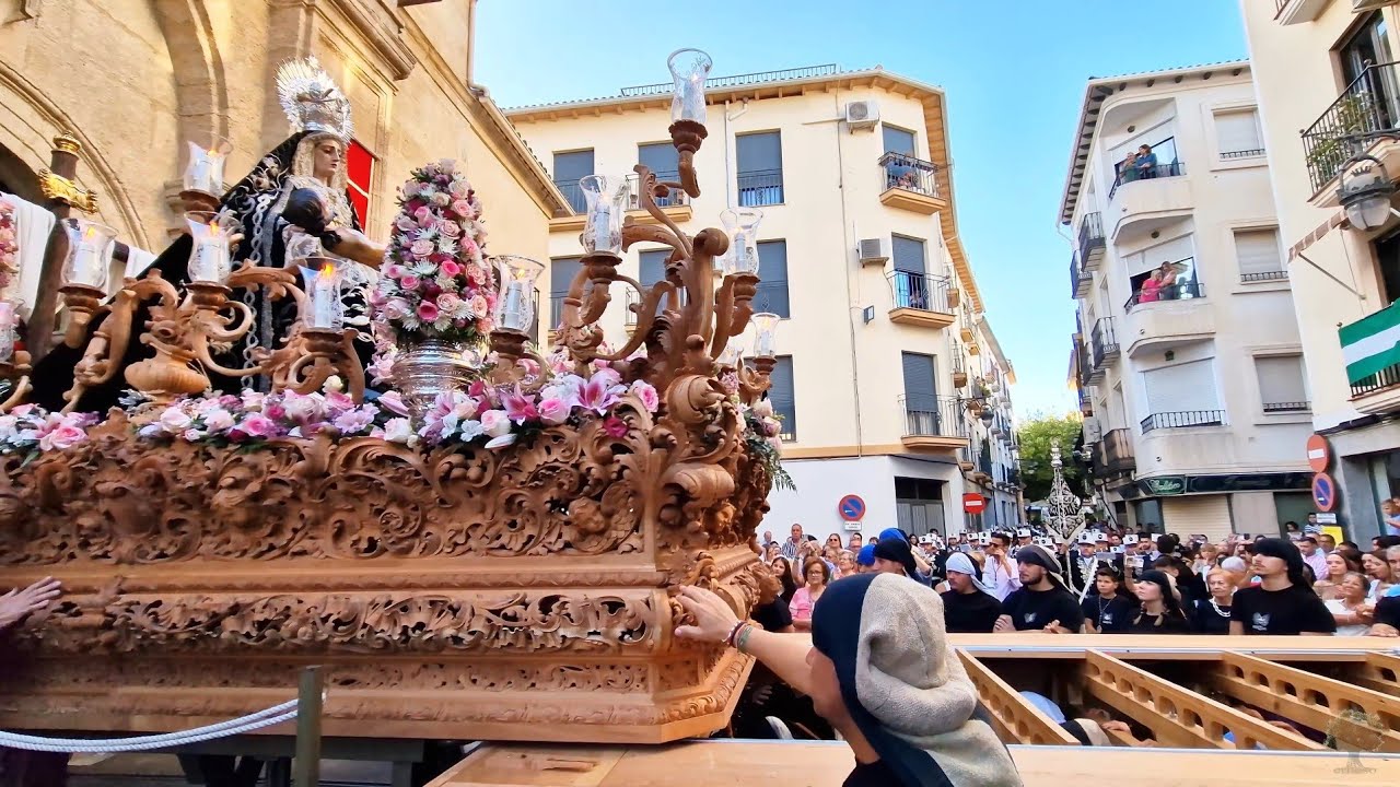 Salida de la Virgen de las Angustias de Alcalá la Real