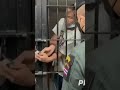 يعلم الشرطة كيف هرب من السجن يعلم الشرطة كيف هرب من السجن