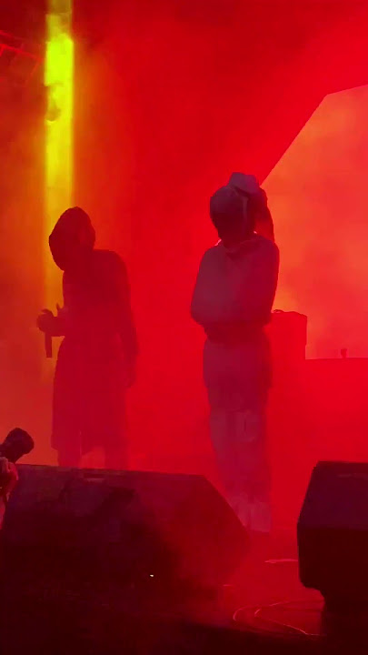 Diem diem bae pocong nya di kasih musik juga ya #blackmetal #pocong #metal #setan