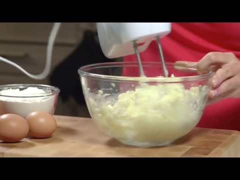 Video: Hoe Bak Je Een Cake Met Je Eigen Handen