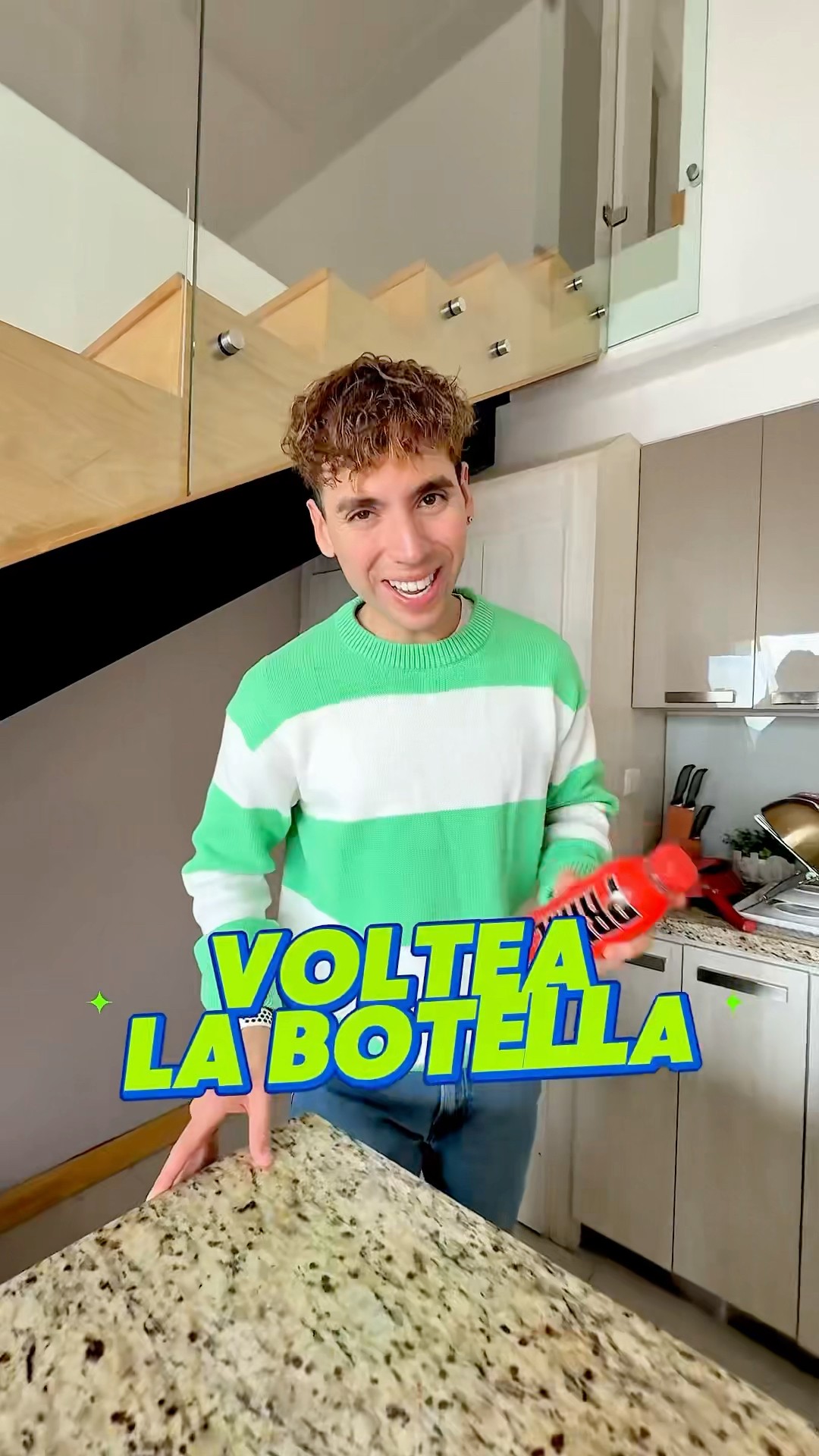 Voltea la botella y gana ✨