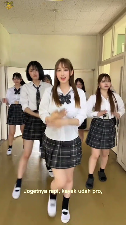 Japanese schoolgirl is good at dancing