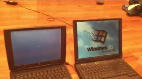 Windows 95 vs Mac OS 8.6 Boot Race