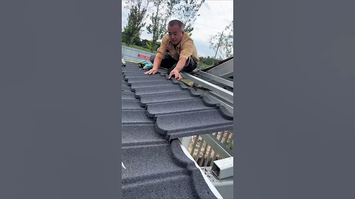 Installation process of resin colored stone tiles on steel structure roof