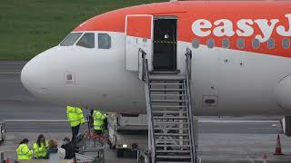  4k Easyjet A319111 Cinematic Footage And Embark On Stand 5 Southdanton Airport eghi 