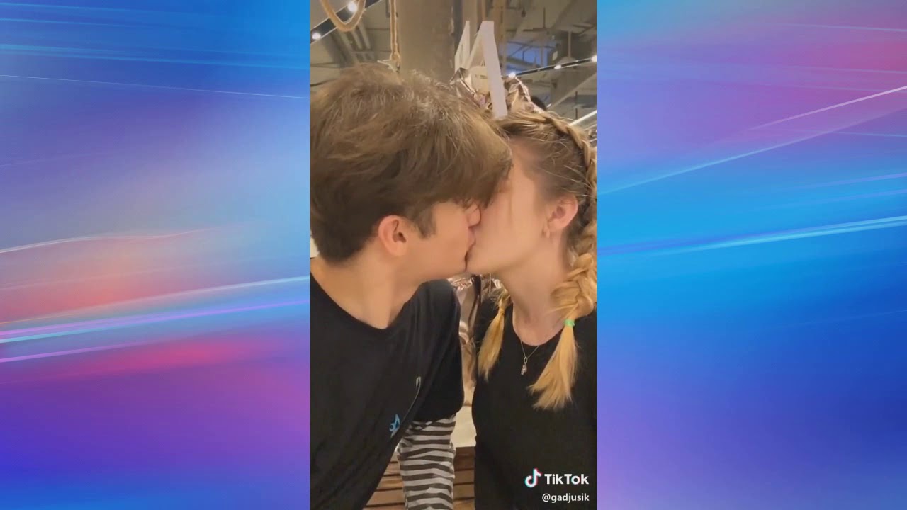 Картинка с поцелуями из тик тока