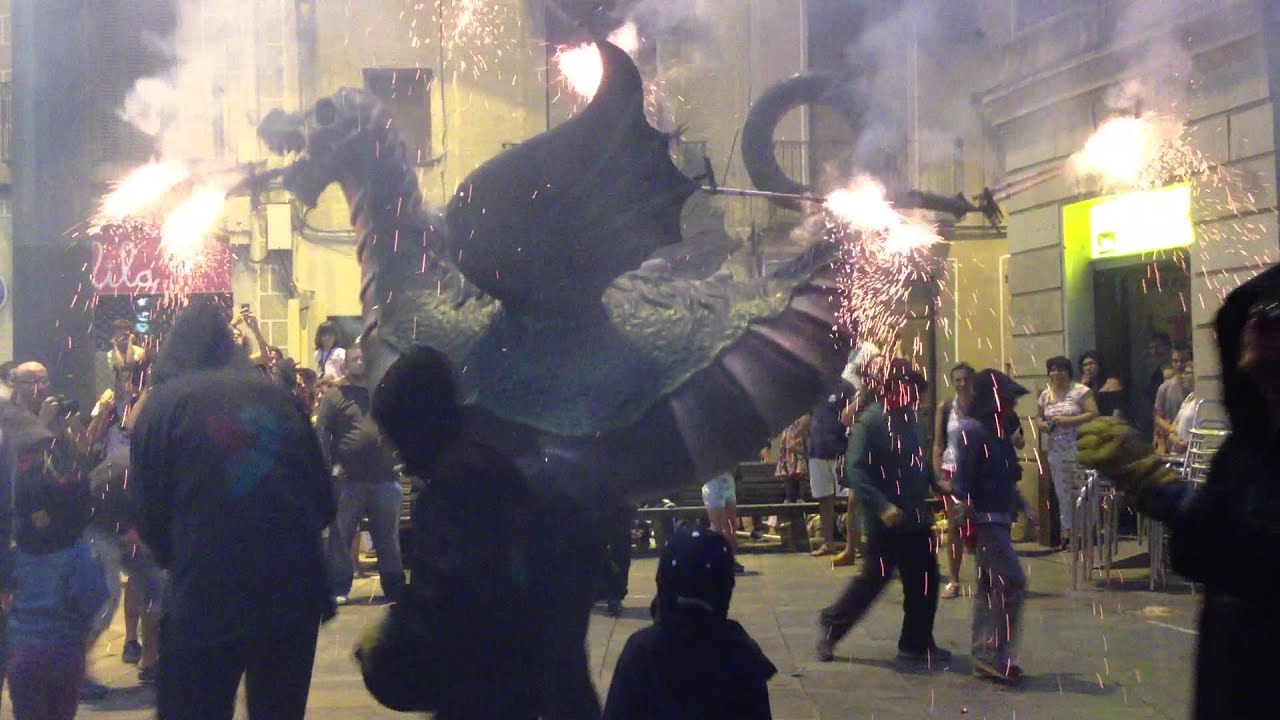 El Drac Ballant A La Pla a Del Peix Ball De Dracs YouTube