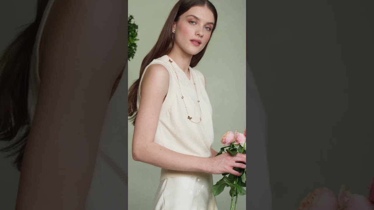 Malachite's green and mother of pearl's elegance unite in serene beauty. Discover four colors.