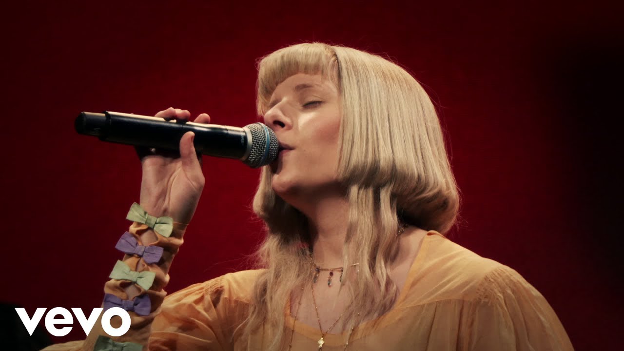 AURORA - Runaway (Live Performance)