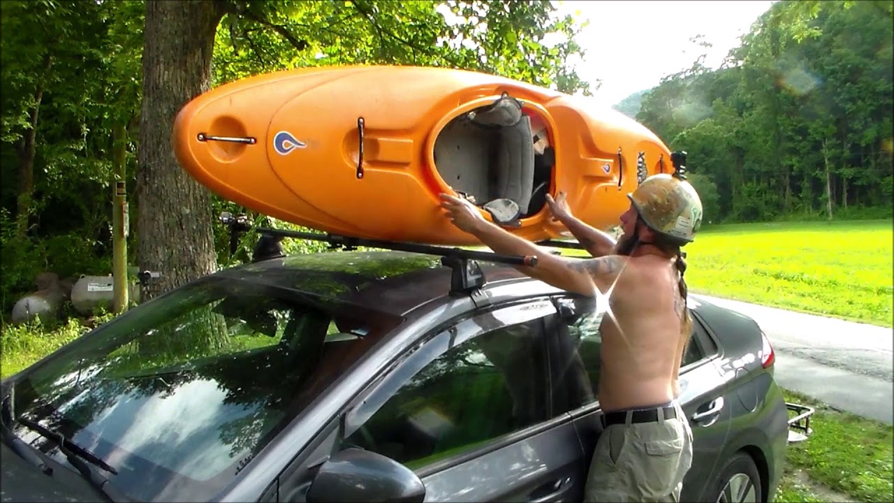 How To Properly Transport Kayaks On The Top Of Your Vehicle Youtube