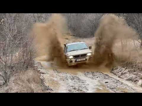 Porsche Cayenne vs Lnad Rover Discovery vs Mitsubishi Pajero Sport in Off-Road