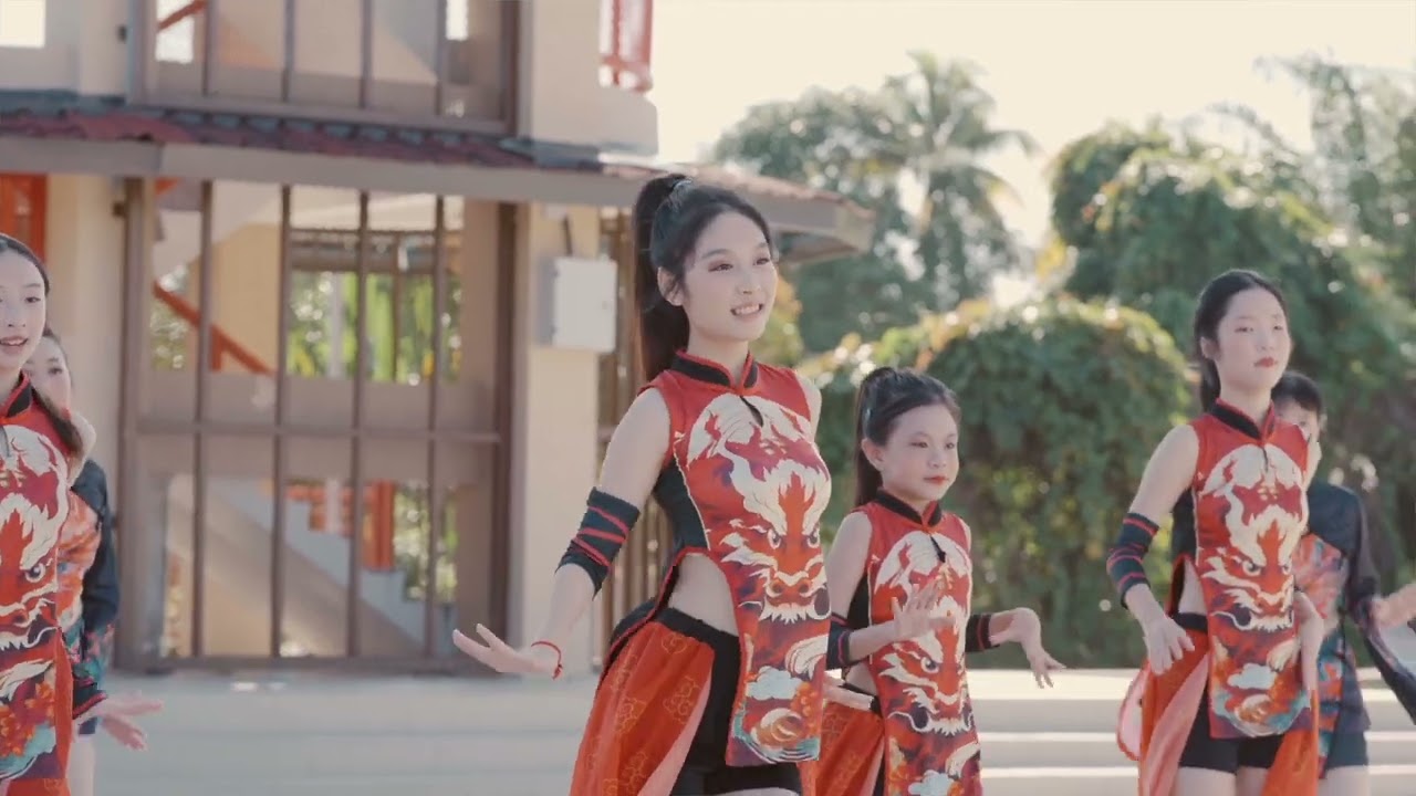 2026 丙午年Danceholic 马年行大运新年舞蹈视频多财多福舞蹈教学：佩妮老师舞蹈员：Anne , Lina,May ，Gracie ，Merlin,Ying Ping